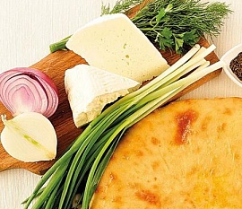 Осетинский пирог с сыром, капустой и зеленым луком