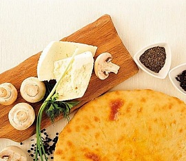 Осетинский пирог с картофелем, грибами и сыром